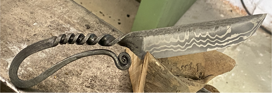 blaeserschmiede-mittelalter-messer-wilder-damast Damastmesser Schmiede Handwerk Handarbeit